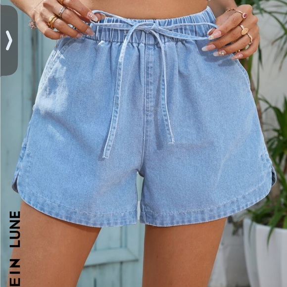 SHEIN LUNE Drawstring Waist Slant Pocket Denim Shorts - Picture 1 of 2